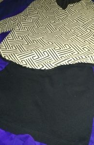 Black new skirt with tag and free 🎽👕